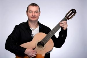 Rafał Bielawski - nauczyciel gry na gitarze klasycznej, elektrycznej oraz ukulele
