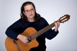 Ilona Wojcieszak - nauczyciel śpiewu i gry na gitarze klasycznej i ukulele