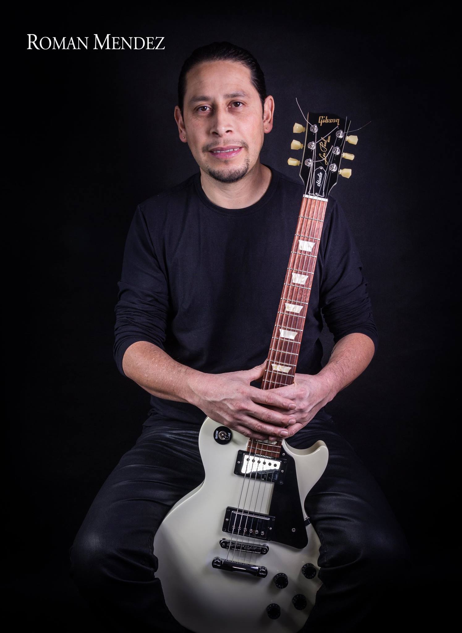 Román Méndez - nauczyciel gry na gitarze klasycznej, elektrycznej i ukulele